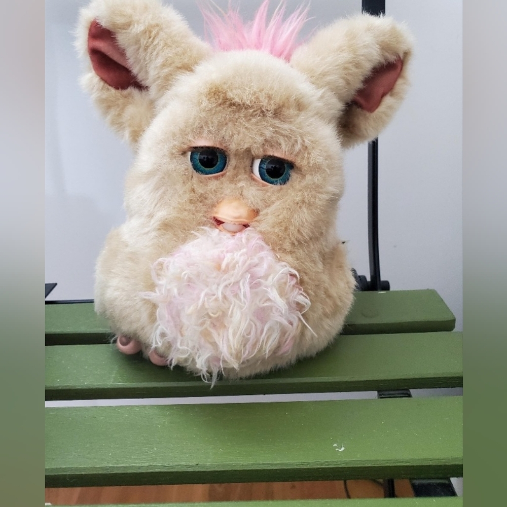 Furby 2005 emoto tronic model 59294 Sand furby tan fur blue eyes furby toy